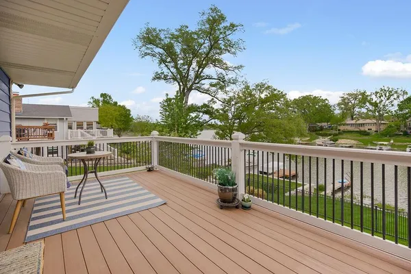 $615,000 | 853 Northwest South Shore Drive, Lake Waukomis, MO 64151