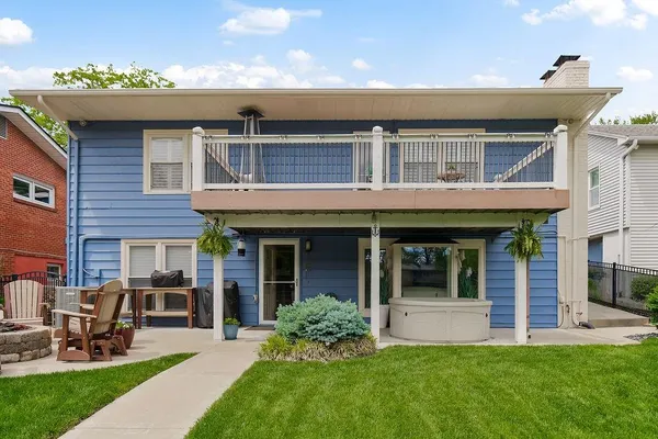 $615,000 | 853 Northwest South Shore Drive, Lake Waukomis, MO 64151