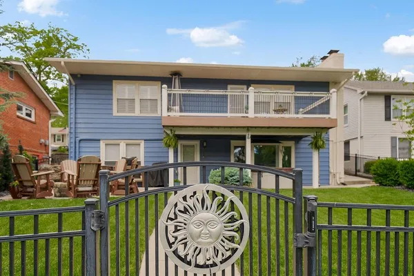 $615,000 | 853 Northwest South Shore Drive, Lake Waukomis, MO 64151