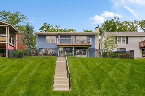 $615,000 | 853 Northwest South Shore Drive, Lake Waukomis, MO 64151