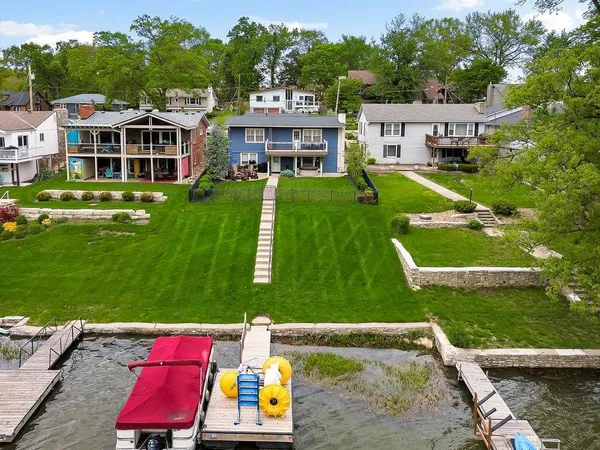 $615,000 | 853 Northwest South Shore Drive, Lake Waukomis, MO 64151