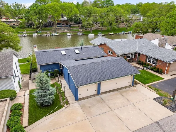 $615,000 | 853 Northwest South Shore Drive, Lake Waukomis, MO 64151