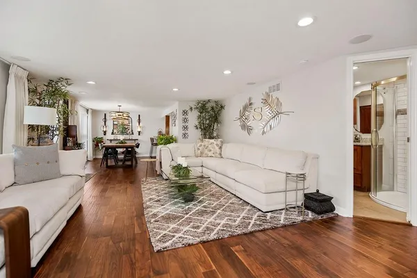 $615,000 | 853 Northwest South Shore Drive, Lake Waukomis, MO 64151