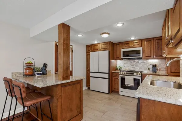 $615,000 | 853 Northwest South Shore Drive, Lake Waukomis, MO 64151