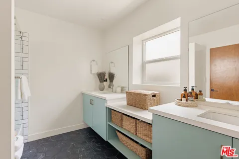 $1,795,000 | 4111 Mantova Drive, Los Angeles, CA 90008