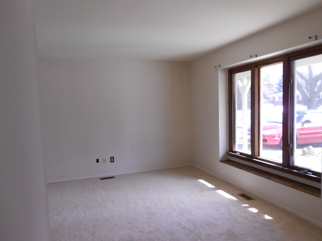 15 Old Post Road Montgomery, IL 60538 - Photo 2 of 14