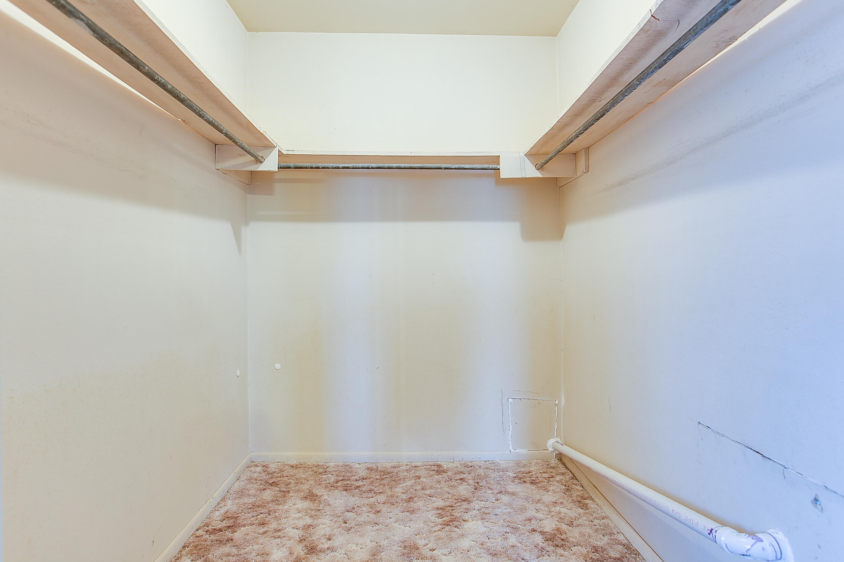 702 South State Street Bronte, TX 76933 - Photo 25 of 41 Primary Closet