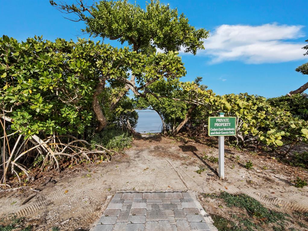 836 Evergreen Way Longboat Key, FL 34228 - Photo 11 of 49