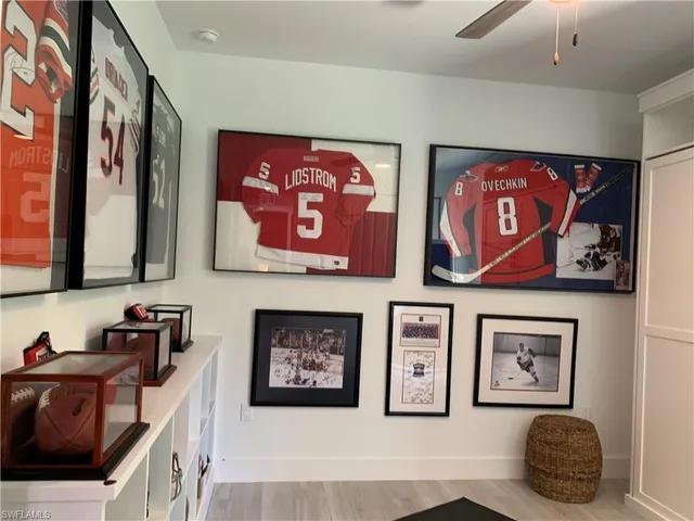 a view of an entryway with furniture