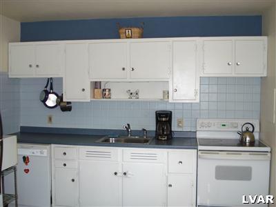 3026 Cornwall Road Bethlehem, PA 18017 - Photo 8 of 19 Gallery Image 8
