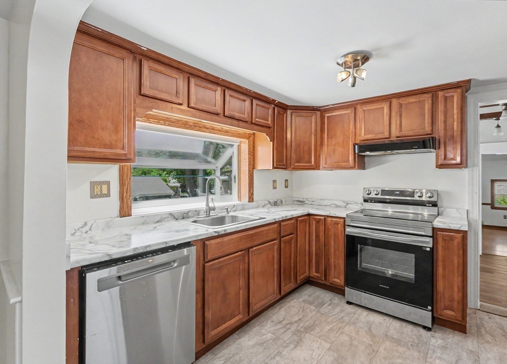 25 Moynihan Road Hamilton, MA 01982 - Photo 9 of 42