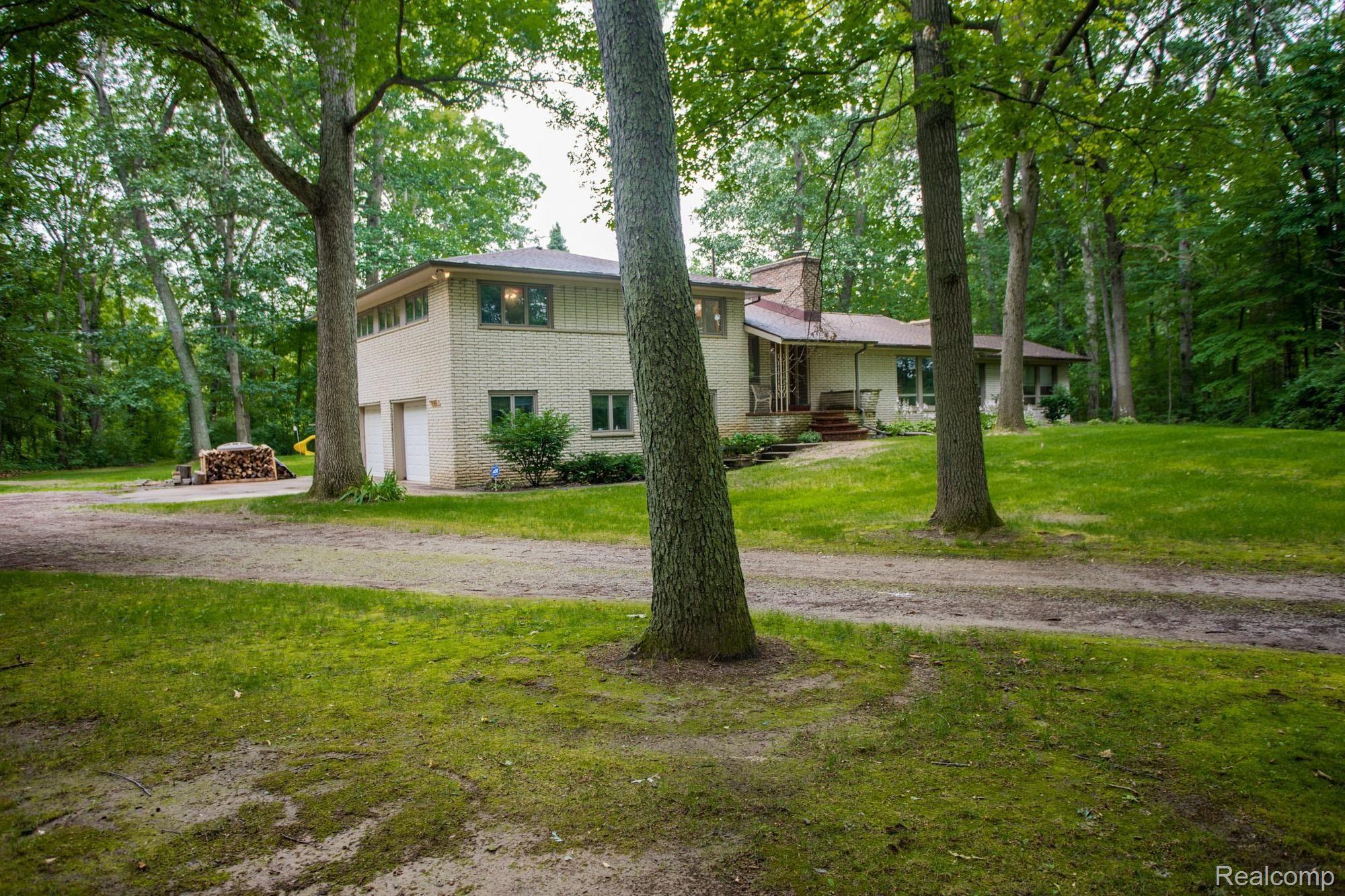 1845 North Hacker Road Howell, MI 48843 - Photo 4 of 34 1845-n-hacker-00019.jpg
