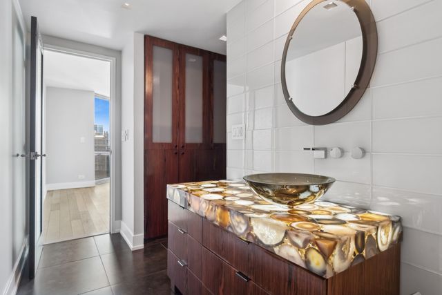 $538,000 | 195 North Harbor Drive, Unit 3808, Chicago, IL 60601