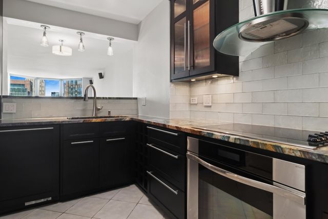 $538,000 | 195 North Harbor Drive, Unit 3808, Chicago, IL 60601