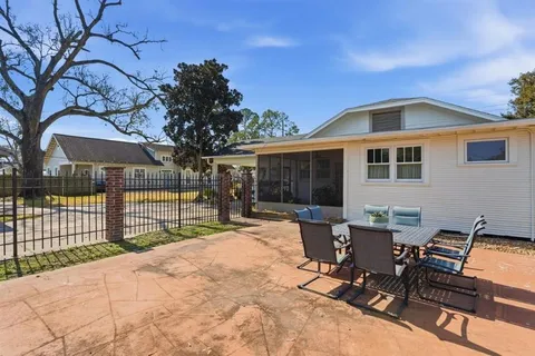 $295,500 | 1305 Kirkman Street, Lake Charles, LA 70601