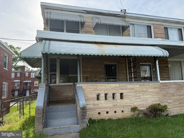 front view of house with a yard
