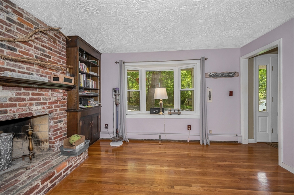 49 Countryside Road Grafton, MA 01536 - Photo 5 of 36