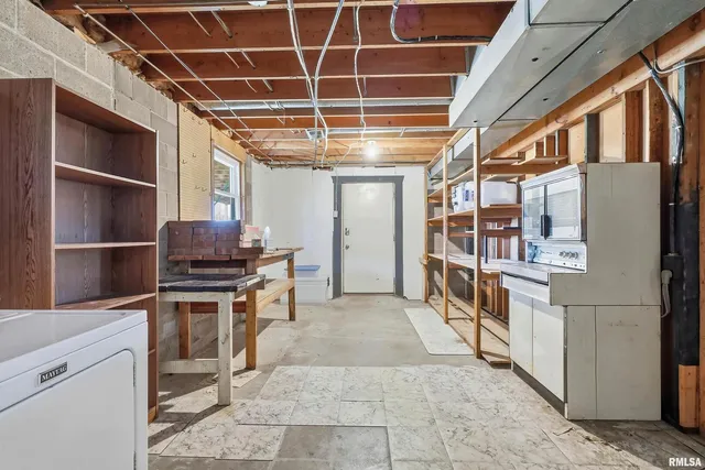 a view of a storage & utility room