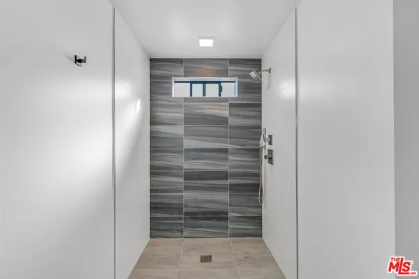 $3,111 | 1111 North Kenmore Avenue, Unit 301, Los Angeles, CA 90029