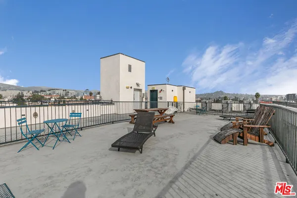 $3,111 | 1111 North Kenmore Avenue, Unit 301, Los Angeles, CA 90029