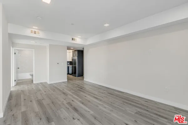 $3,111 | 1111 North Kenmore Avenue, Unit 301, Los Angeles, CA 90029