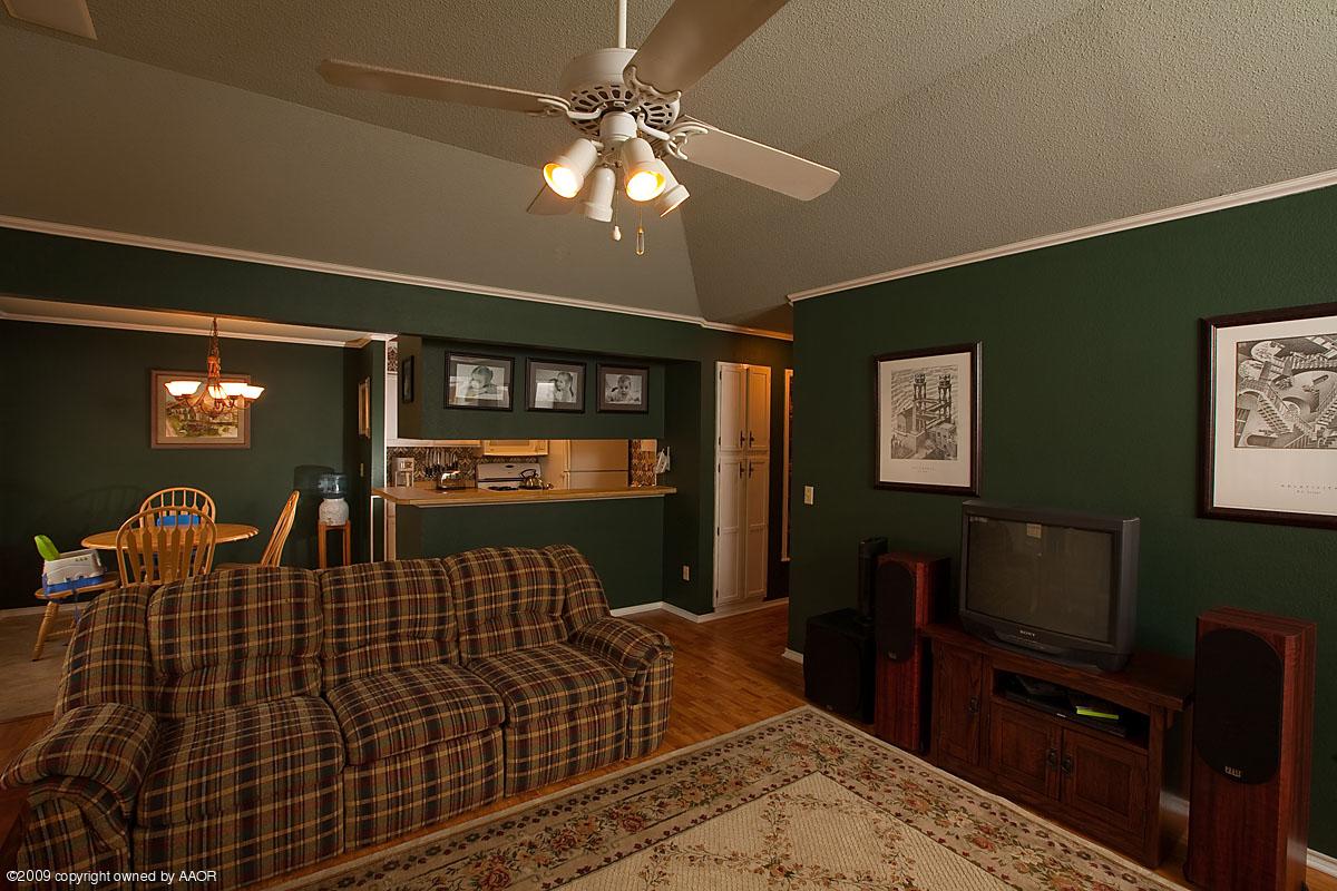 5305 Susan Drive Amarillo, TX 79110 - Photo 3 of 22 Living area