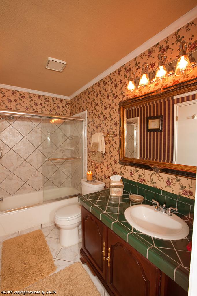 5305 Susan Drive Amarillo, TX 79110 - Photo 8 of 22 Master bath