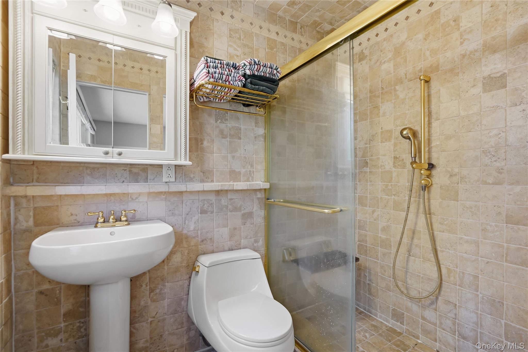 19 Macaulay Road Katonah, NY 10536 - Photo 12 of 19 En suite full bath in primary bedroom