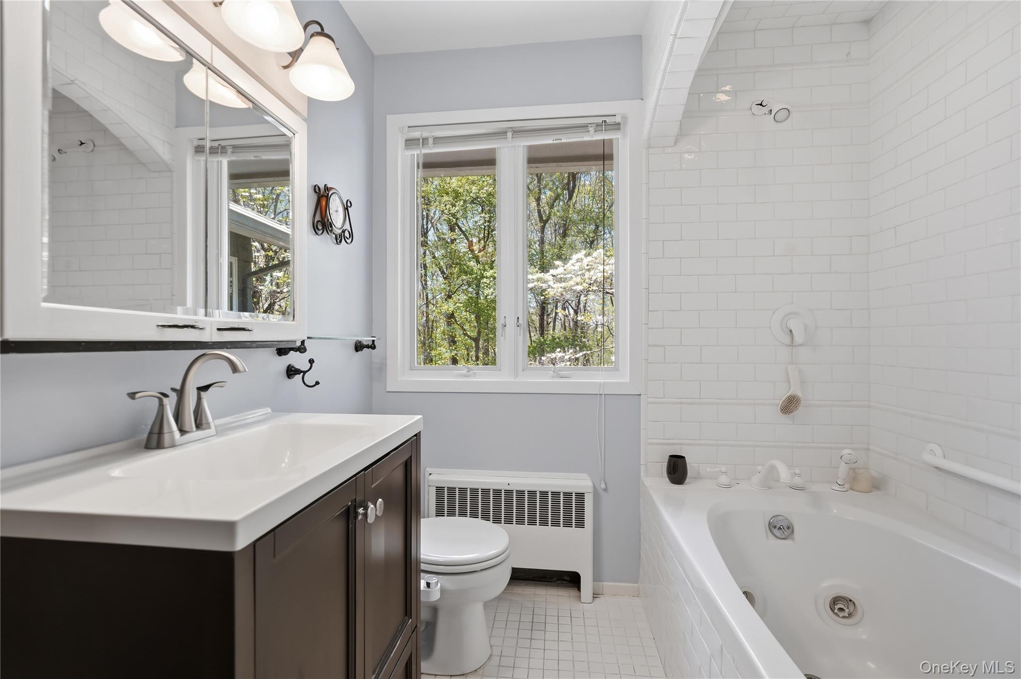 19 Macaulay Road Katonah, NY 10536 - Photo 15 of 19 Full hall bathroom on main level