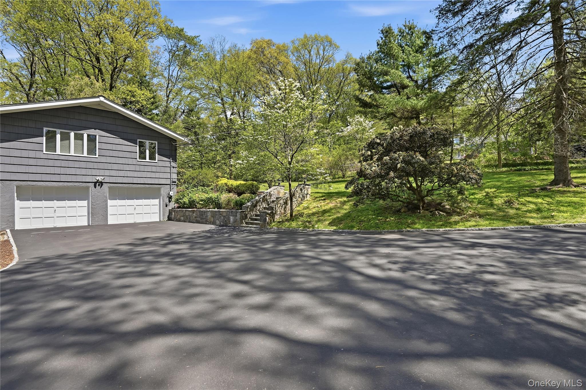 19 Macaulay Road Katonah, NY 10536 - Photo 6 of 19 Oversized driveway