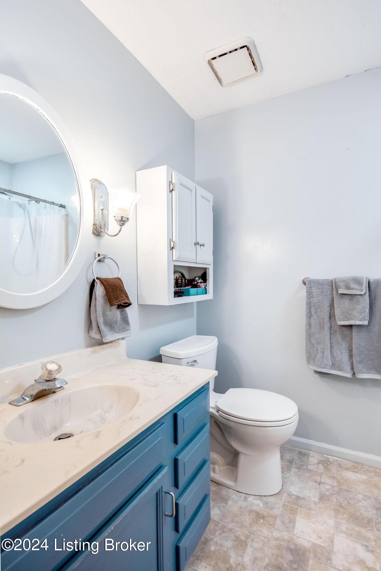 4319 Gaudet Road Louisville, KY 40299 - Photo 18 of 34 Full Bathroom