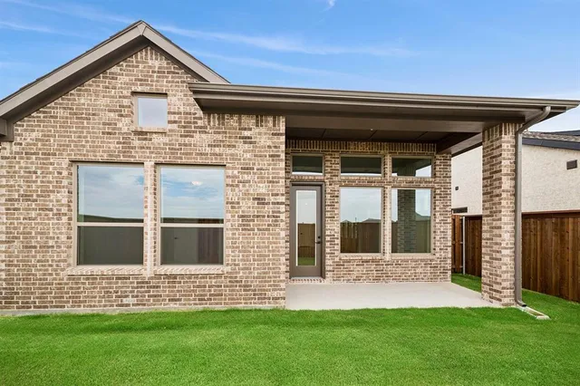 $339,990 | 2441 Jackson Burn Drive, Royse City, TX 75189