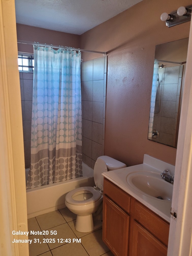 6934 Paris Street, Unit B Houston, TX 77021 - Photo 4 of 10 a bathroom with a toilet and shower