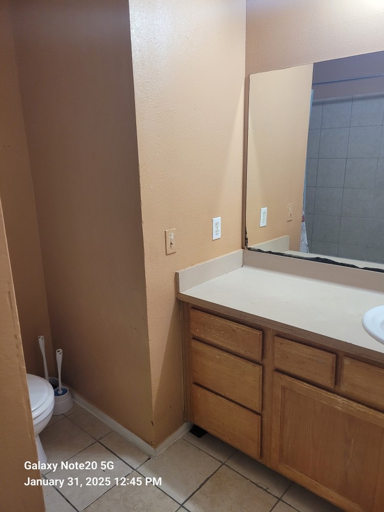 6934 Paris Street, Unit B Houston, TX 77021 - Photo 6 of 10 a bathroom with a sink and a toilet