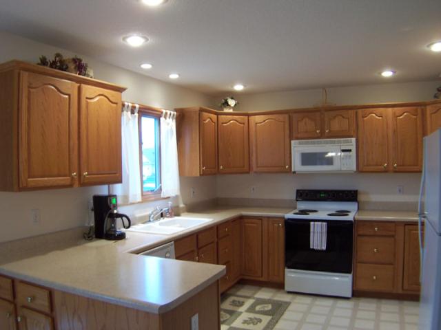 2013 Ashford Road Bettendorf, IA 52722 - Photo 7 of 9 Gallery Image 7