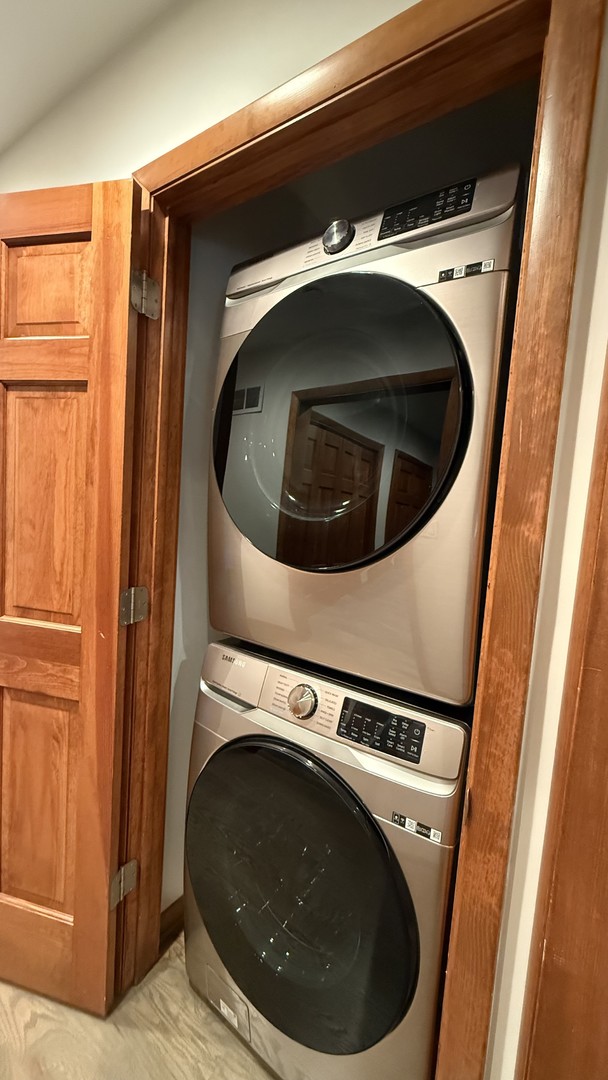 2841 Orange Brace Road Deerfield, IL 60015 - Photo 9 of 30 a utility room with dryer and washer