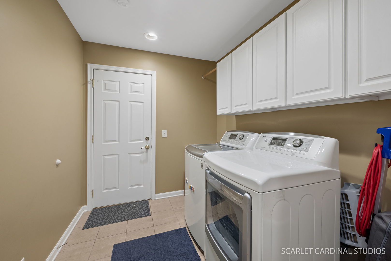 2S560 Seneca Drive Wheaton, IL 60189 - Photo 19 of 33 a utility room with dryer and washer