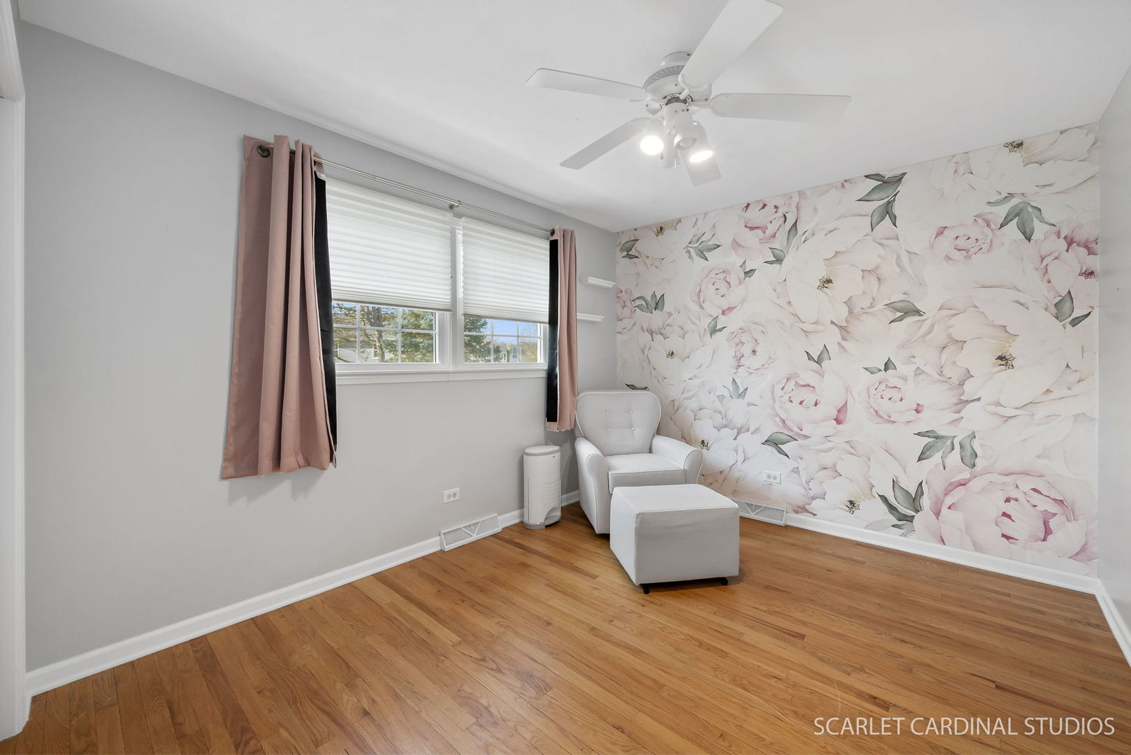 2S560 Seneca Drive Wheaton, IL 60189 - Photo 24 of 33 a living room with furniture and a window