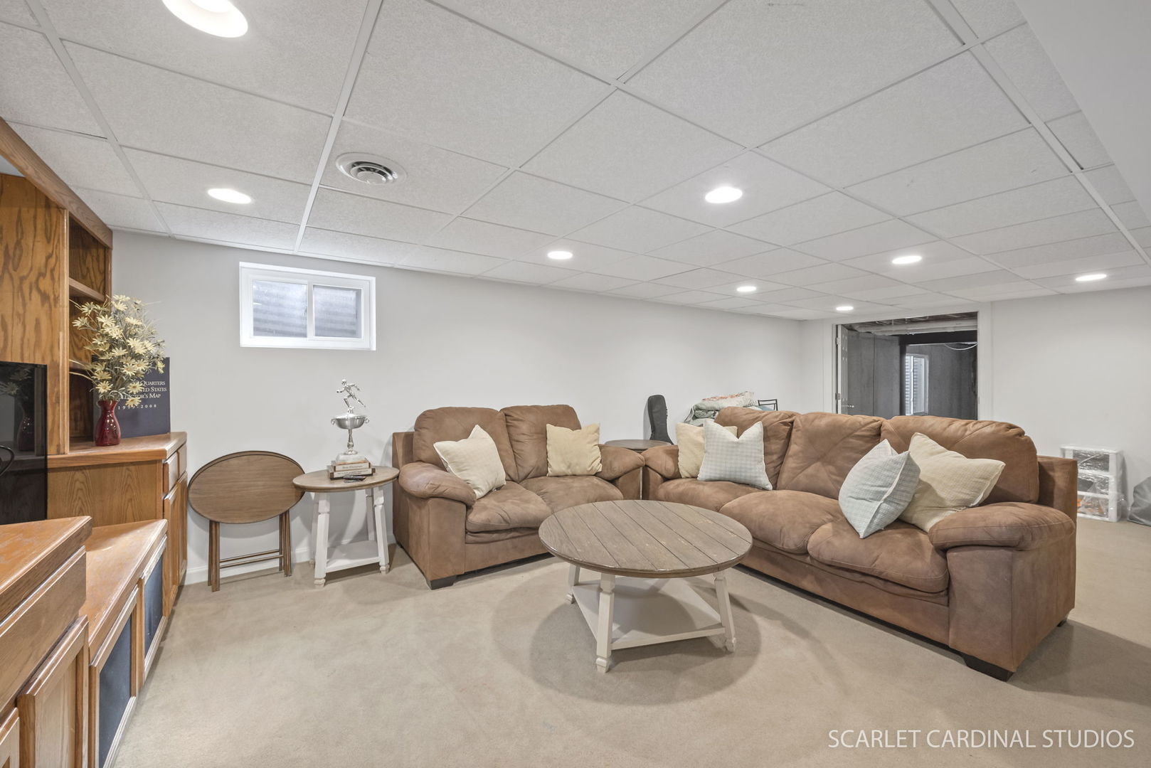 2S560 Seneca Drive Wheaton, IL 60189 - Photo 26 of 33 a living room with furniture