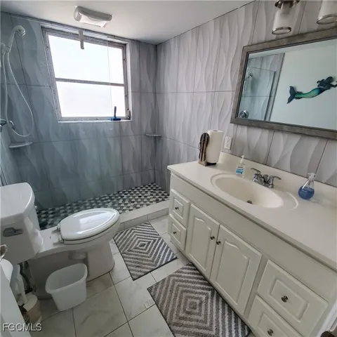 $1,600 | 828 Victoria Drive, Unit B14, Cape Coral, FL 33904