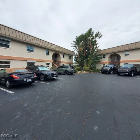 $1,600 | 828 Victoria Drive, Unit B14, Cape Coral, FL 33904