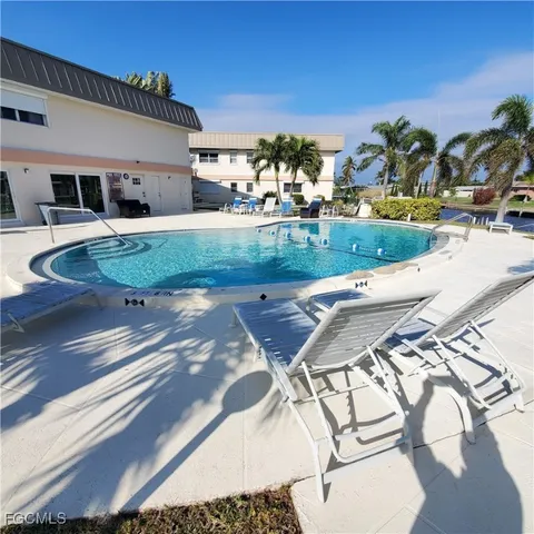 $1,600 | 828 Victoria Drive, Unit B14, Cape Coral, FL 33904