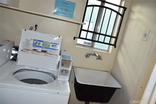 $1,749 | 2039 West 157th Street, Gardena, CA 90249