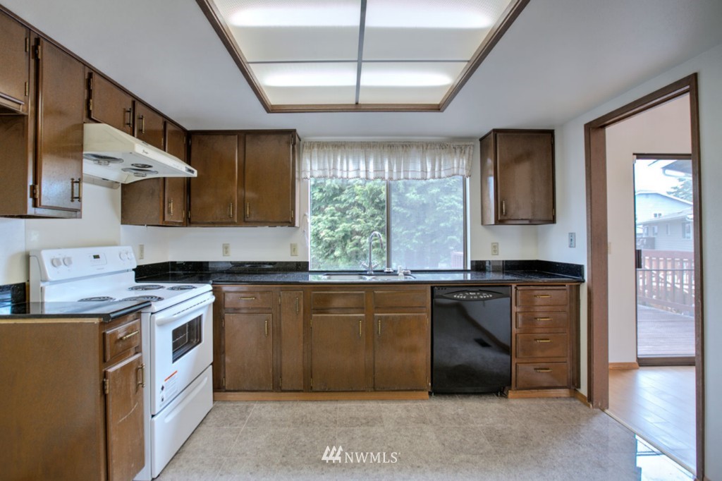 16207 Southeast 176th Place Renton, WA 98058 - Photo 2 of 16 Gallery Image 2
