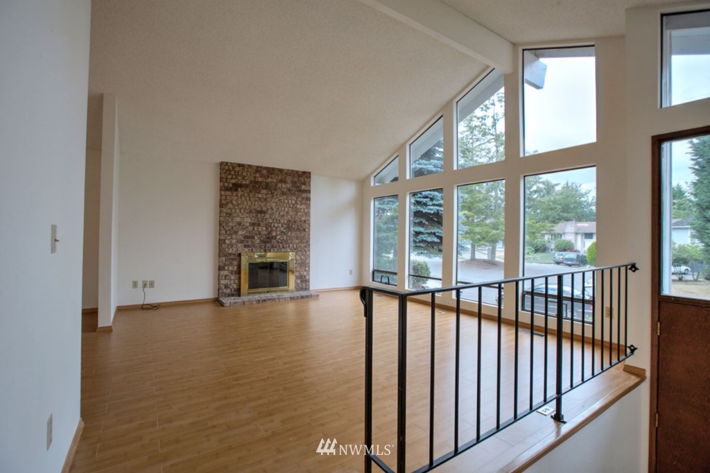 16207 Southeast 176th Place Renton, WA 98058 - Photo 3 of 16 Gallery Image 3
