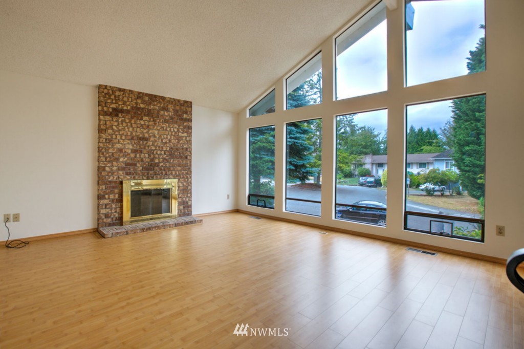 16207 Southeast 176th Place Renton, WA 98058 - Photo 5 of 16 Gallery Image 5