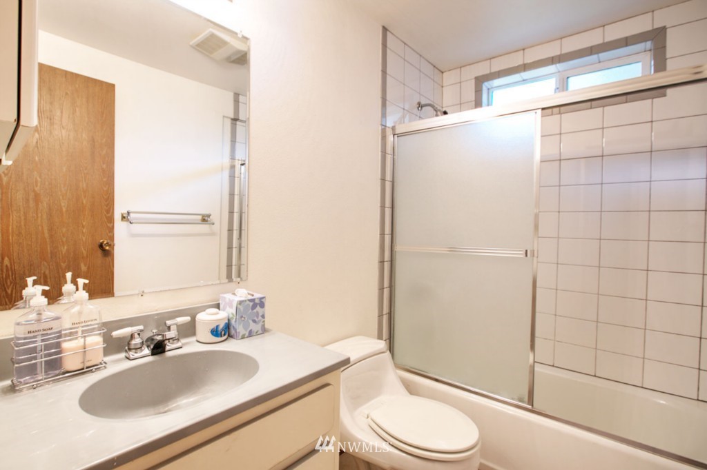 16207 Southeast 176th Place Renton, WA 98058 - Photo 7 of 16 Gallery Image 7