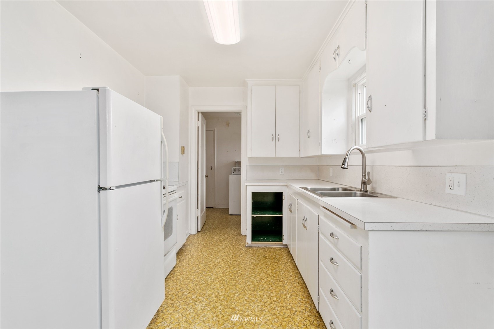 218 West Crow Street Kent, WA 98032 - Photo 12 of 25 a kitchen with white cabinets and white appliances