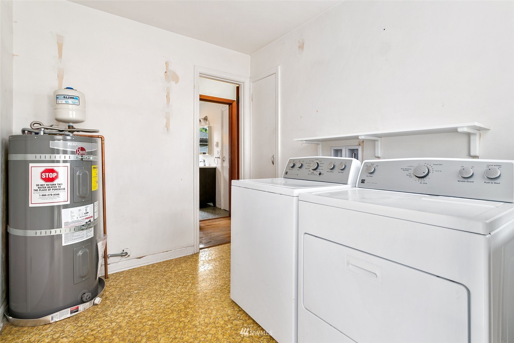 218 West Crow Street Kent, WA 98032 - Photo 13 of 25 a utility room with dryer and washer