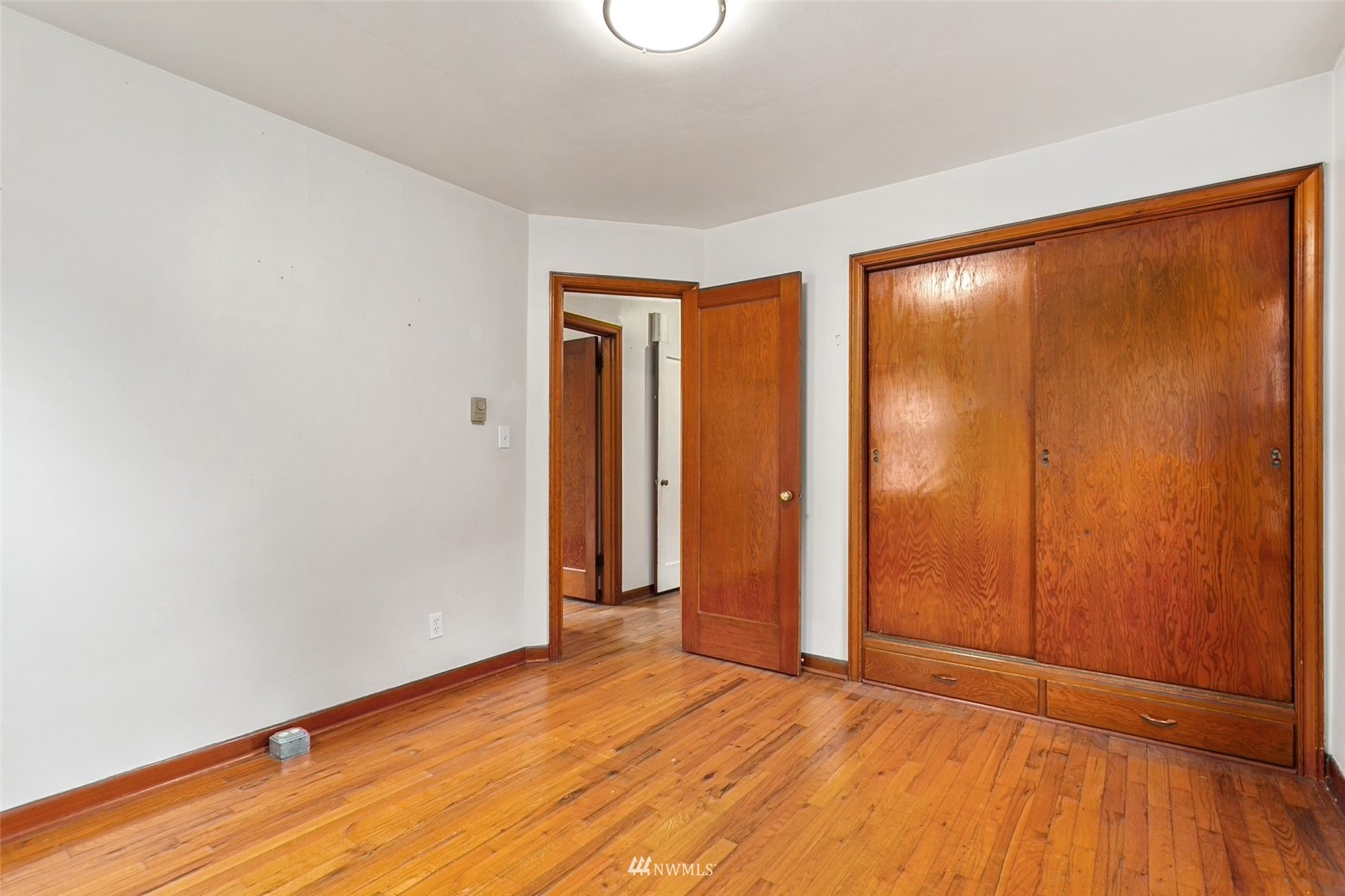 218 West Crow Street Kent, WA 98032 - Photo 18 of 25 a view of an empty room with wooden floor and a window